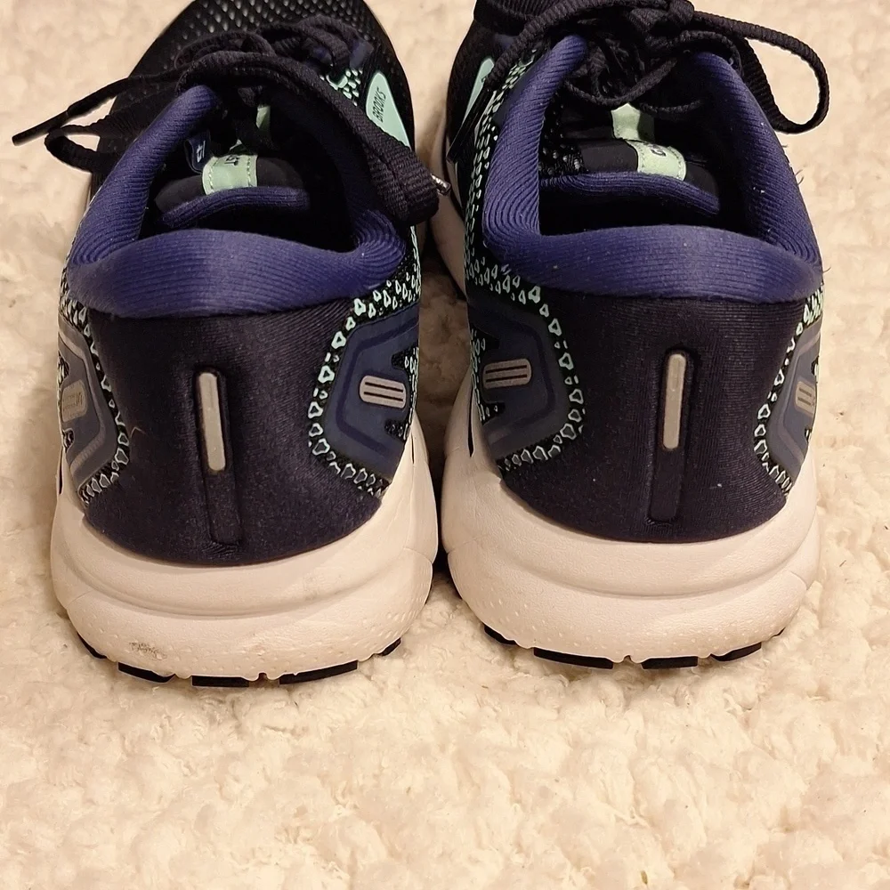 Womens Brooks blue vented sneakers size 8.5D